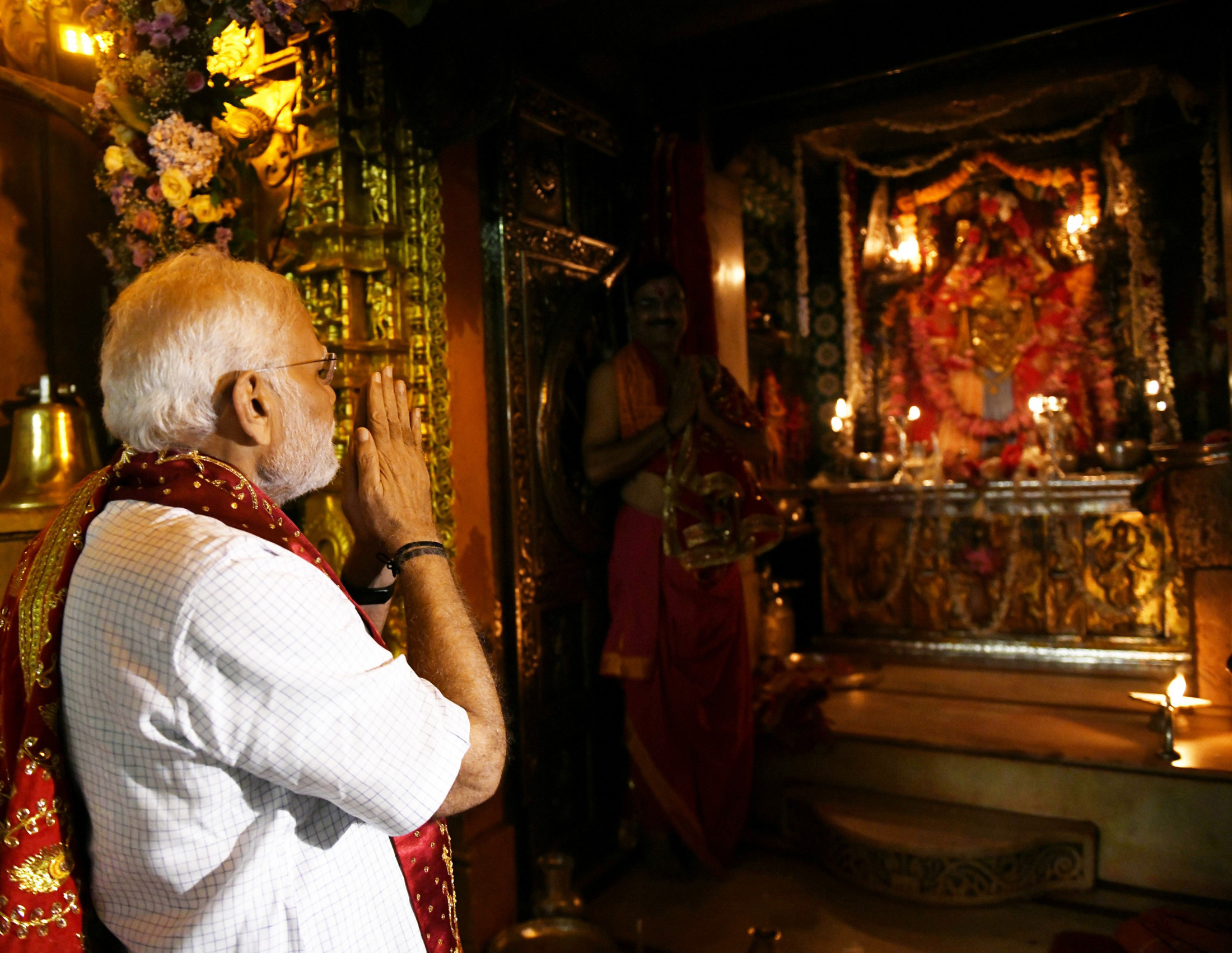 प्रधानमंत्री मोदी ने गुजरात के अंबाजी मंदिर में पूजा-अर्चना की