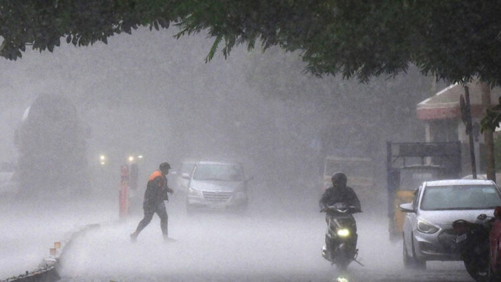 केरल में भारी बारिश जारी, आईएमडी का तीन जिलों के लिए ‘येलो अलर्ट’