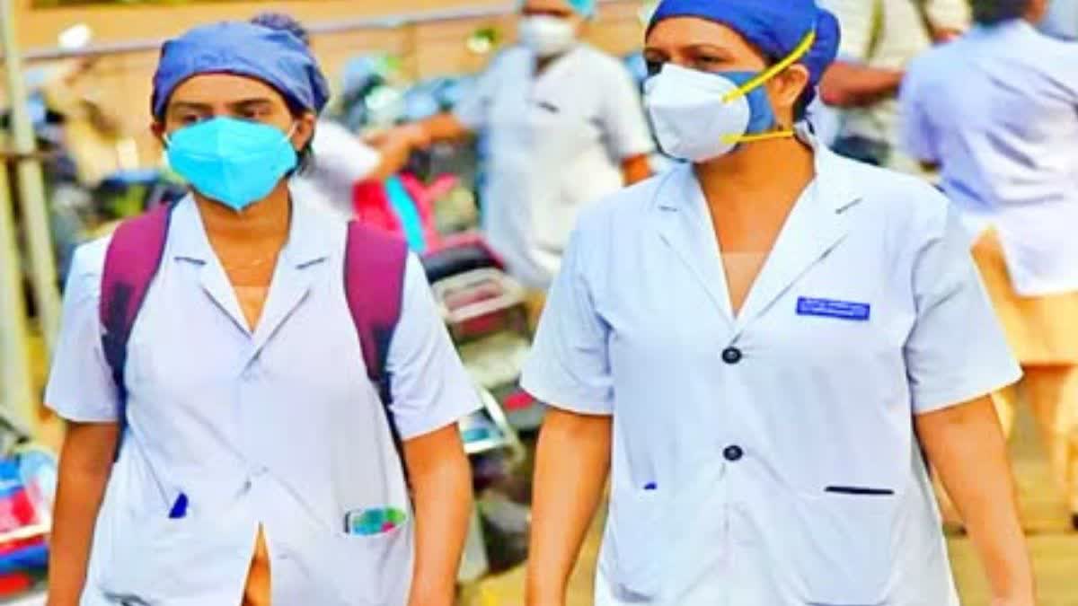 केवल महिलाओं के लिए नर्सिंग पाठ्यक्रमों के खिलाफ जनहित याचिका पर केंद्र, दिल्ली सरकार से जवाब तलब