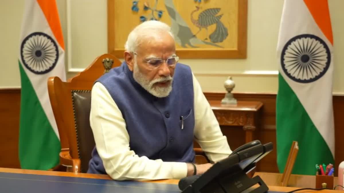 प्रधानमंत्री मोदी ने सुरंग से निकाले गए श्रमिकों से फोन पर बात की, बचाव अभियान को मिसाल बताया