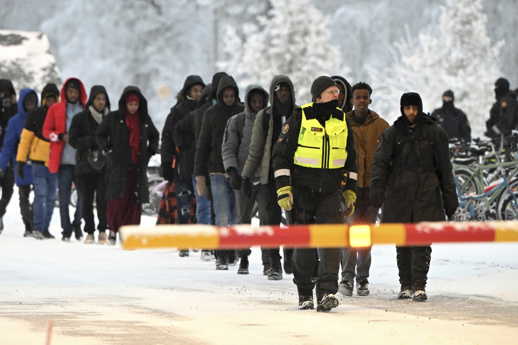 फिनलैंड में आव्रजकों के आने के बीच ईयू देश को भेज रहा है सीमा सुरक्षा अधिकारी, साजोसामान