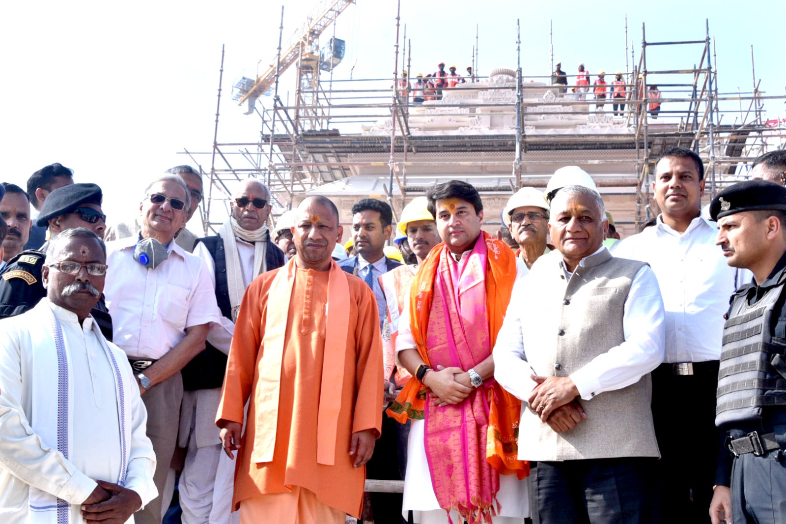 मुख्यमंत्री आदित्यनाथ ने रामलला के दरबार में शीष नवाया, हनुमानगढ़ी में मत्था टेका