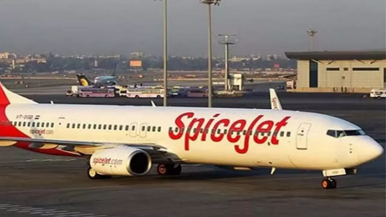 दुबई जा रहे स्पाइसजेट के विमान को कराची हवाई अड्डे पर आपात कारणों से उतारा गया