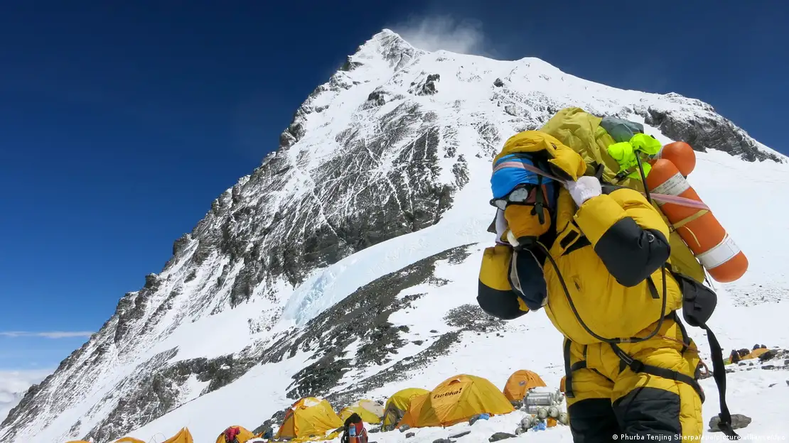 एवरेस्ट पर सफल चढाई के 70 साल: 2023 में चार भारतीयों समेत करीब पांच सौ लोगों ने उसे फतह किया