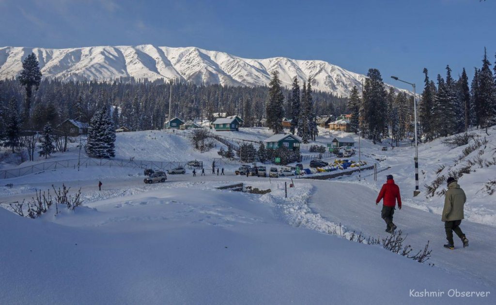 क्रिसमस, नये साल के लिए कश्मीर घाटी में पर्यटकों की भारी भीड़, गुलमर्ग के होटल कई हफ्तों के लिए फुल