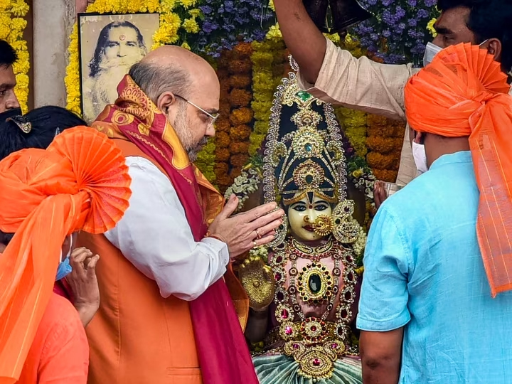 अमित शाह ने हैदराबाद के भाग्यलक्ष्मी मंदिर में पूजा-अर्चना की