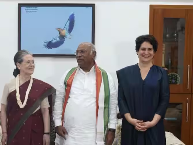 खरगे समेत कई कांग्रेस नेताओं ने सोनिया गांधी को जन्मदिन की बधाई दी