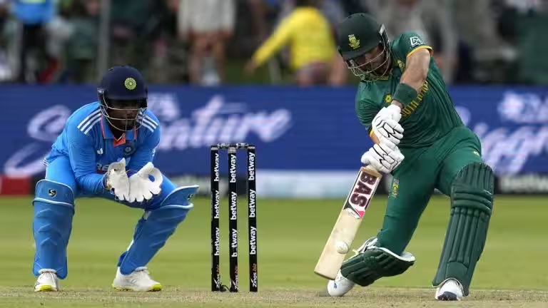 दक्षिण अफ्रीका ने भारत को आठ विकेट से हराया