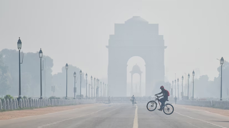 दिल्ली में वायु गुणवत्ता ‘बेहद खराब’ श्रेणी में, न्यूनतम तापमान गिरकर 6.2 डिग्री सेल्सियस दर्ज हुआ