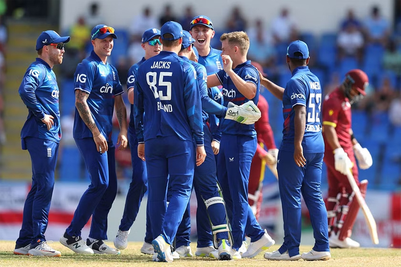 इंग्लैंड ने दूसरे वनडे में वेस्टइंडीज को हराकर श्रृंखला में बराबरी की