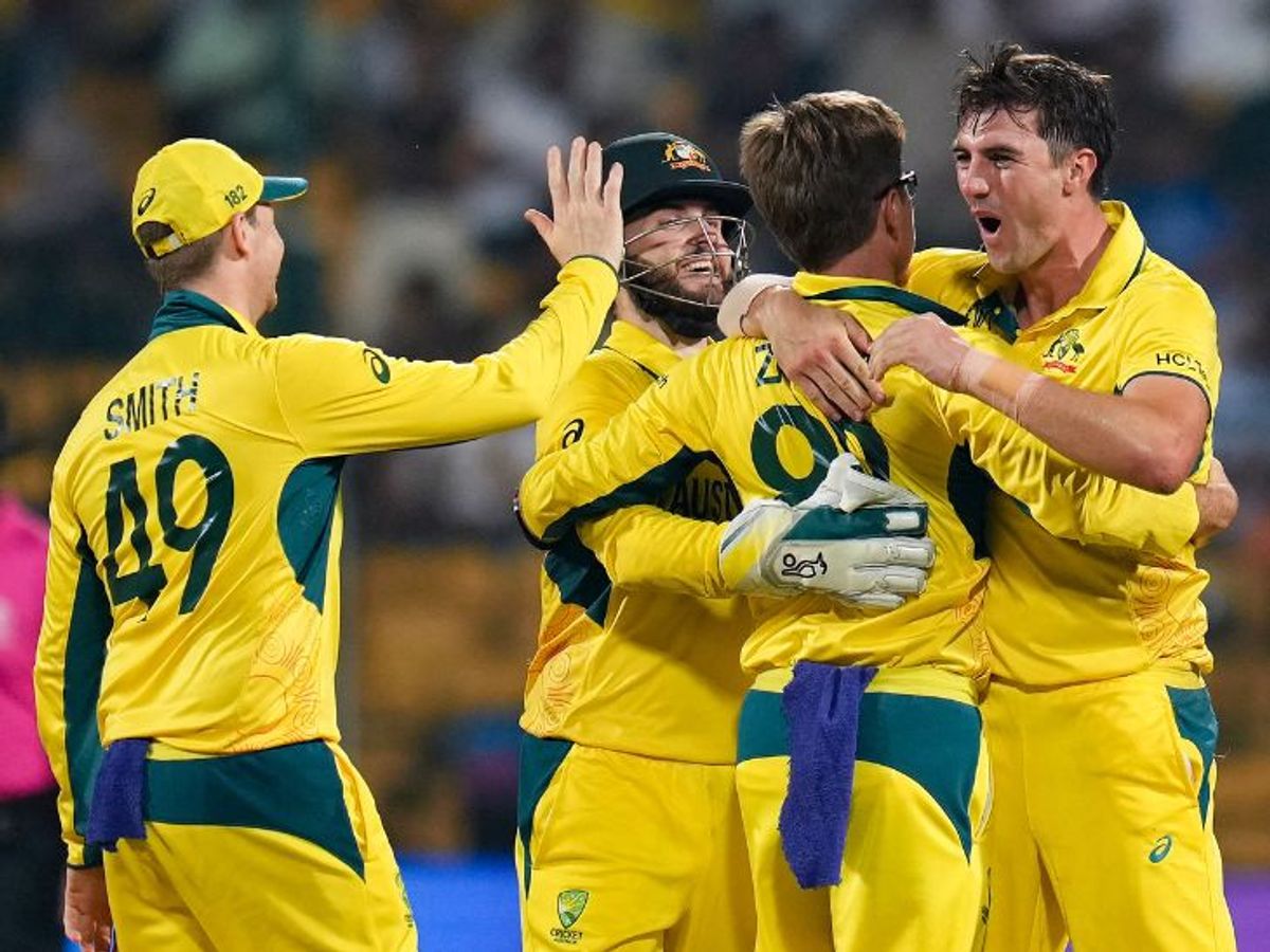 पाकिस्तान की बल्लेबाजी लड़खड़ाई, ऑस्ट्रेलिया ने शिकंजा कसा