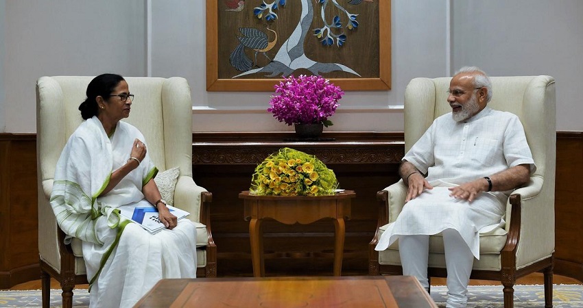 पश्चिम बंगाल के लिए लंबित केंद्रीय निधि को लेकर प्रधानमंत्री मोदी से मिलीं ममता बनर्जी