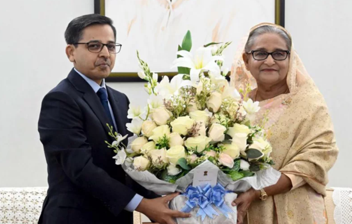 भारतीय दूत ने बांग्लादेश की प्रधानमंत्री हसीना से मुलाकात कर उन्हें दोबारा चुने जाने पर बधाई दी