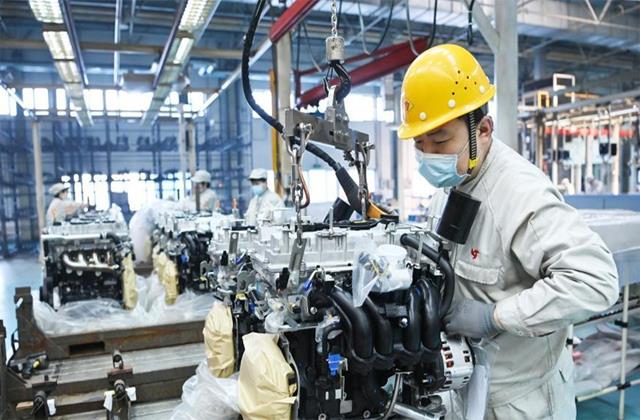 चीन में लगातार चौथे महीने विनिर्माण गतिविधियों में गिरावट