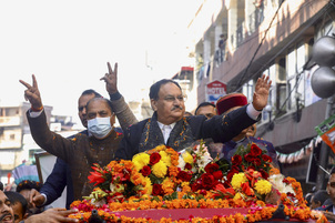 हिमाचल : सोलन के दौरे पर पहुंचे भाजपा अध्यक्ष जे.पी. नड्डा का पार्टी कार्यकर्ताओं ने स्वागत किया