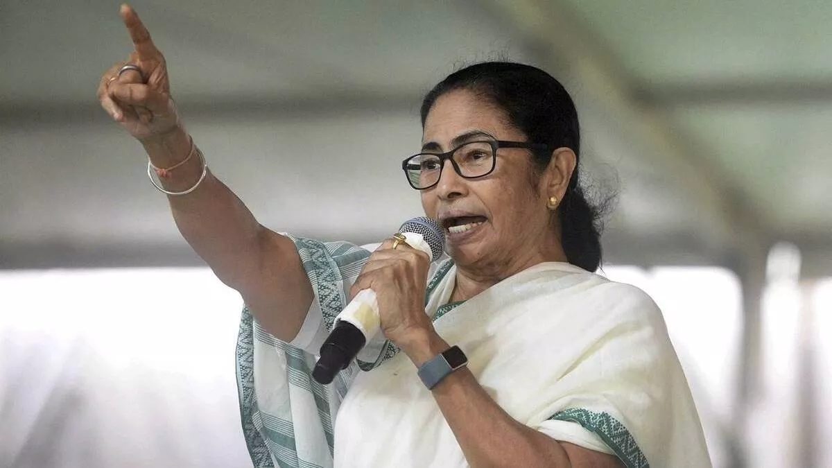 बंगाल में सीटों के बंटवारे पर कांग्रेस में किसी से बात नहीं की है : ममता बनर्जी