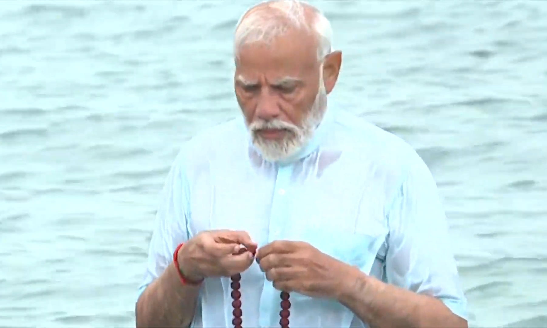 प्रधानमंत्री मोदी ने ‘अग्नि तीर्थ’ तट पर लगाई डुबकी, रामेश्‍वरम मंदिर में की पूजा