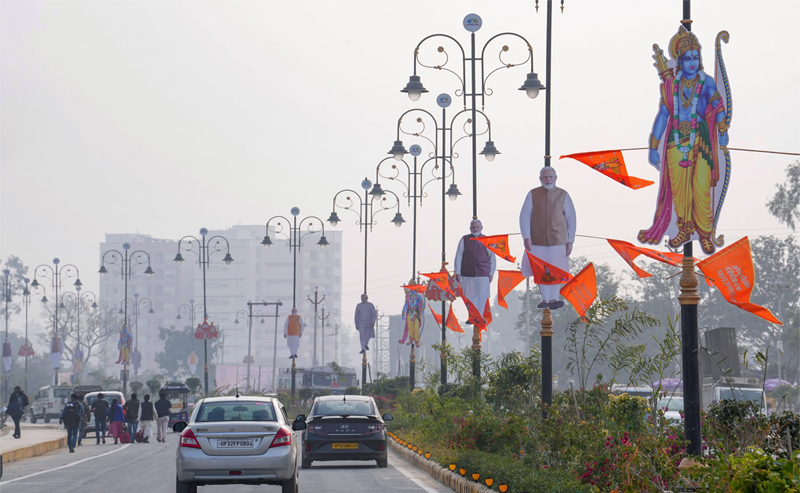 अयोध्या के लिए दीवानगी : स्केट्स से, साइकिल से या फिर पैदल भी आ रहे हैं लोग