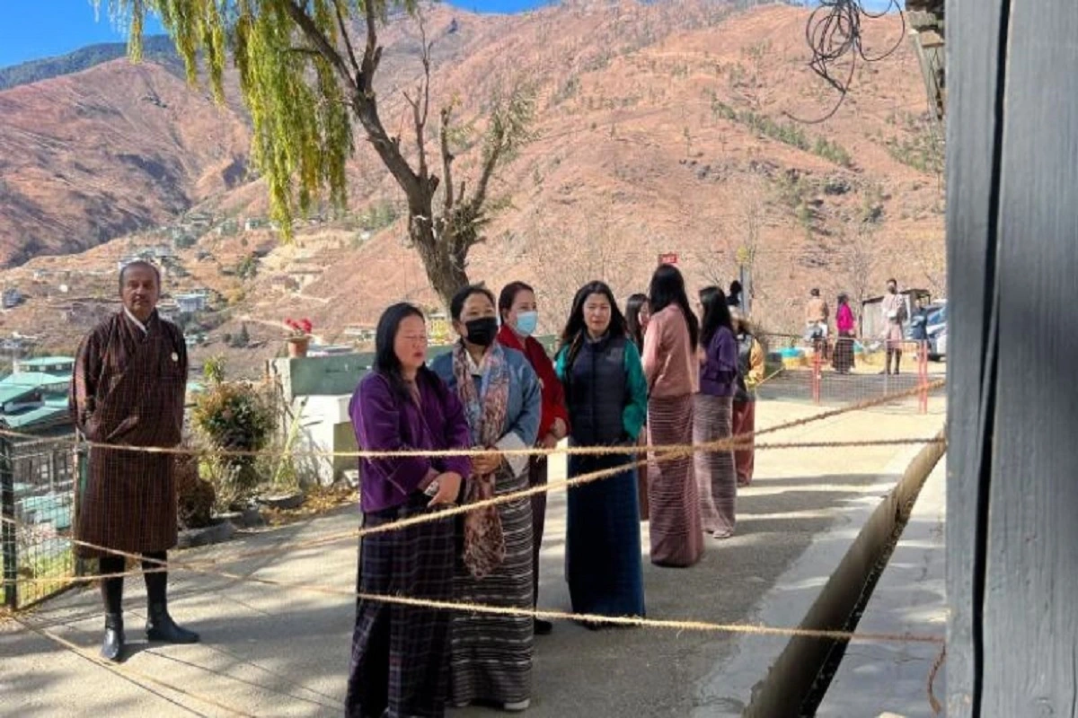 भूटान में आर्थिक संकट के बीच संसदीय चुनाव के लिए मतदान शुरू