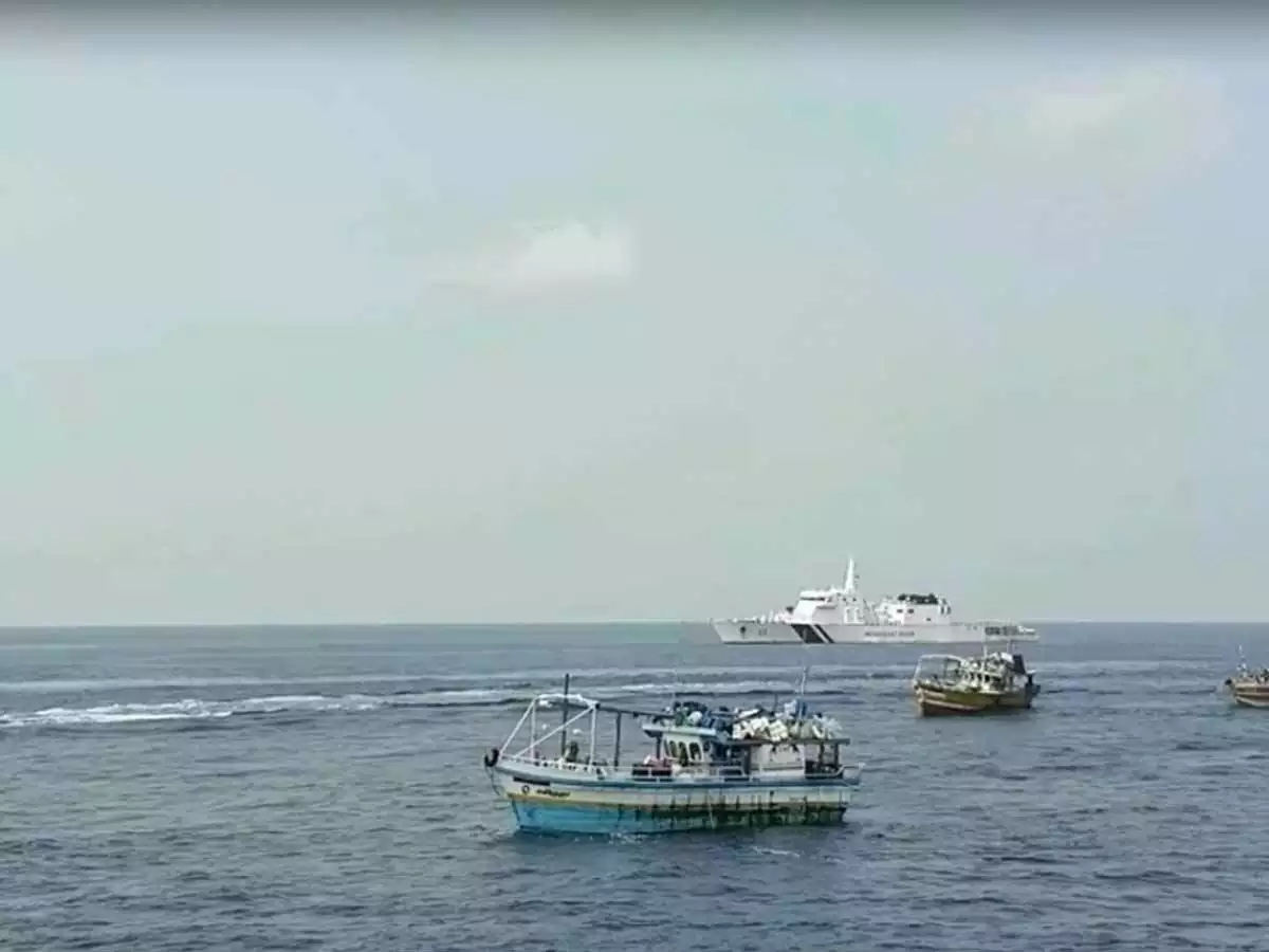 लक्षद्वीप के पास फंसी नौका को भारतीय तटरक्षक ने मिनिकॉय द्वीप पहुंचाया