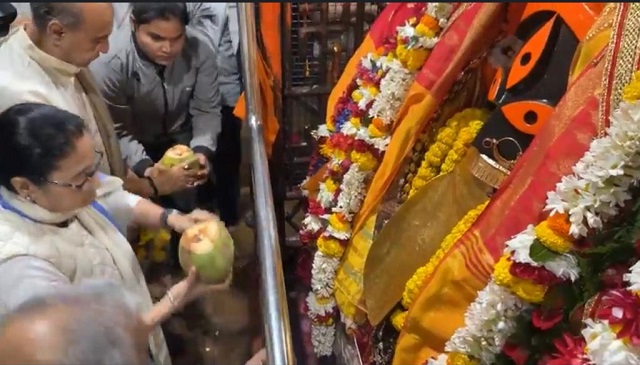 सर्वधर्म रैली से पहले ममता बनर्जी ने कालीघाट मंदिर में पूजा की