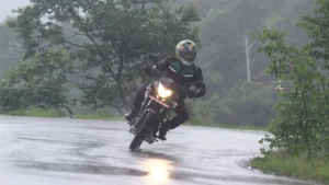 tips-to-ride-in-monsoon-bajaj-pulsar-ns-160-m