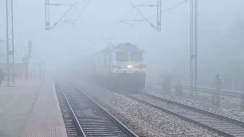 कोहरे में ट्रेन के सुरक्षित परिचालन के लिए रेलवे ने कई कदम उठाये:प्रवक्ता