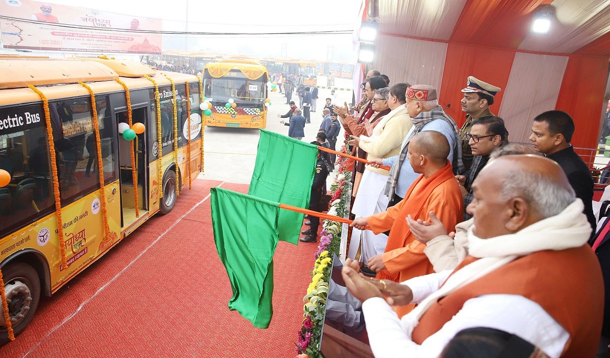 मुख्यमंत्री योगी ने अयोध्या में 50 इलेक्ट्रिक बस, डिजिटल टूरिस्ट ऐप की शुरुआत की