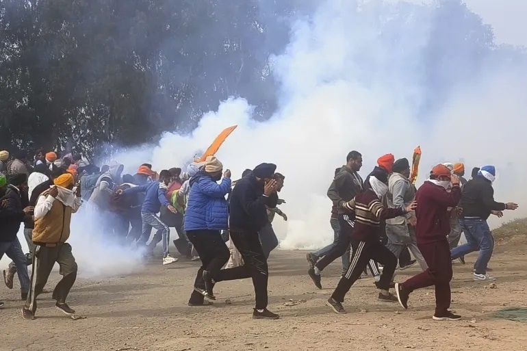 किसान विरोध प्रदर्शन: दिल्ली पुलिस ने मंगवाए आंसू गैस के 30,000 गोले