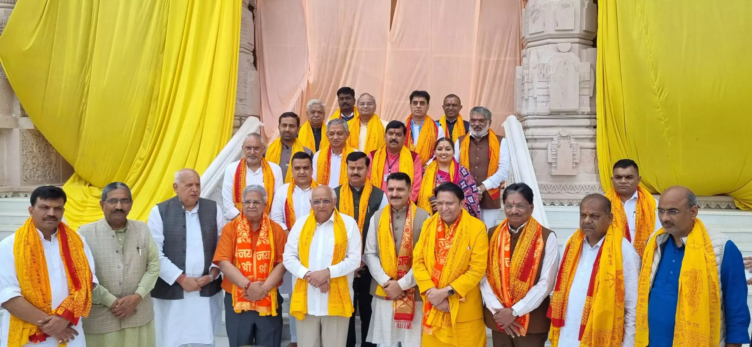 अयोध्या: गुजरात के मुख्यमंत्री पटेल ने अपने मंत्रिमंडल के सदस्यों संग रामलला के दर्शन किये