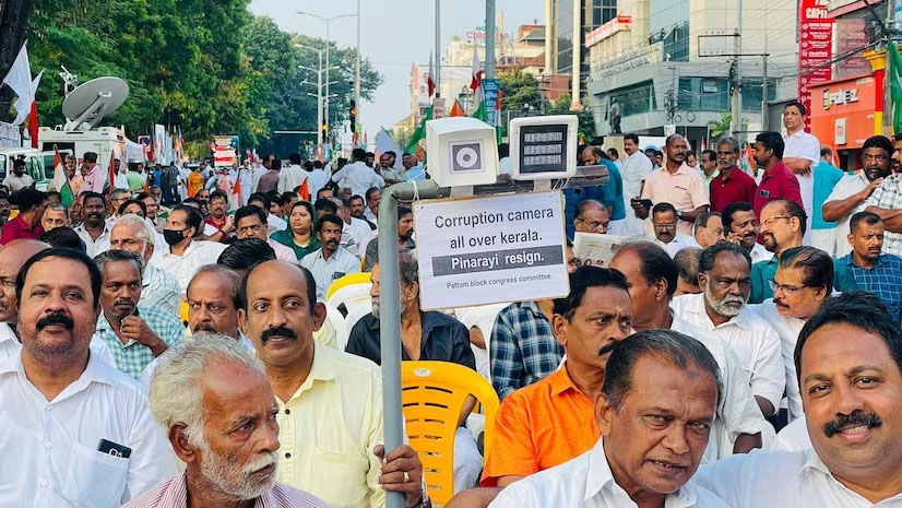 केरल : कांग्रेस का आयकर नोटिस के खिलाफ प्रदर्शन, लगाया वित्तीय रूप से गला ‘घोंटने’ का आरोप