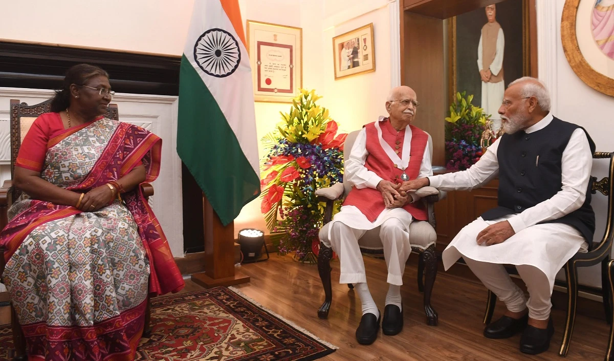 राष्ट्रपति मुर्मू ने लाल कृष्ण आडवाणी को भारत रत्न प्रदान किया
