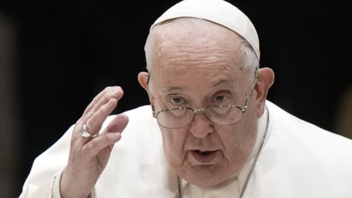 ईस्टर की प्रार्थना सभा में शामिल हुए पोप फ्रांसिस, 10 मिनट का धर्मोपदेश दिया