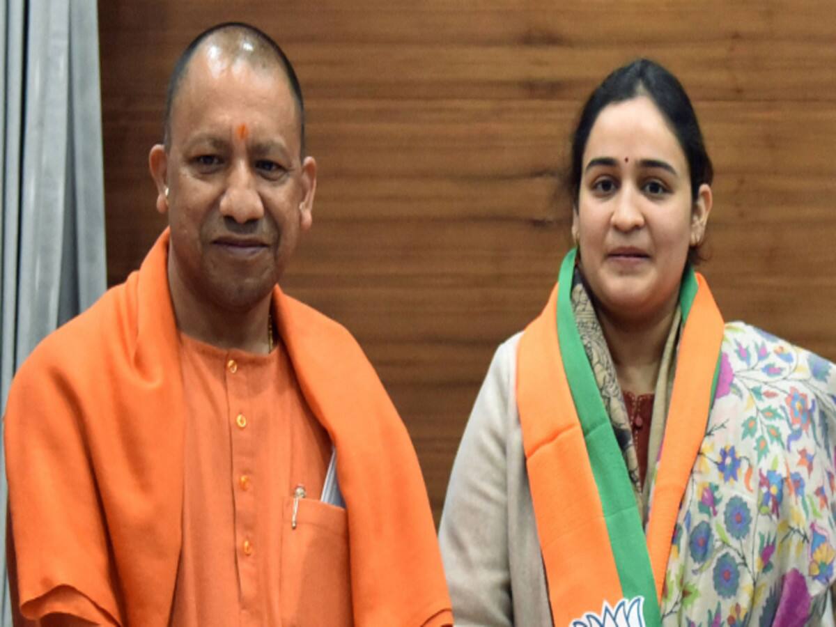 CM योगी से मिलीं अपर्णा यादव, लगाए जा रहे ये कयास