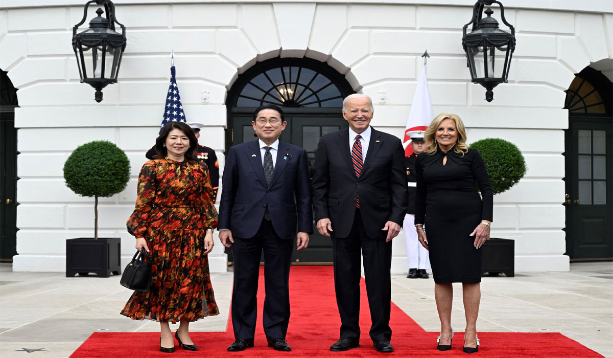 बाइडन और जिल बाइडन ने व्हाइट हाउस में जापान के प्रधानमंत्री और उनकी पत्नी का किया स्वागत