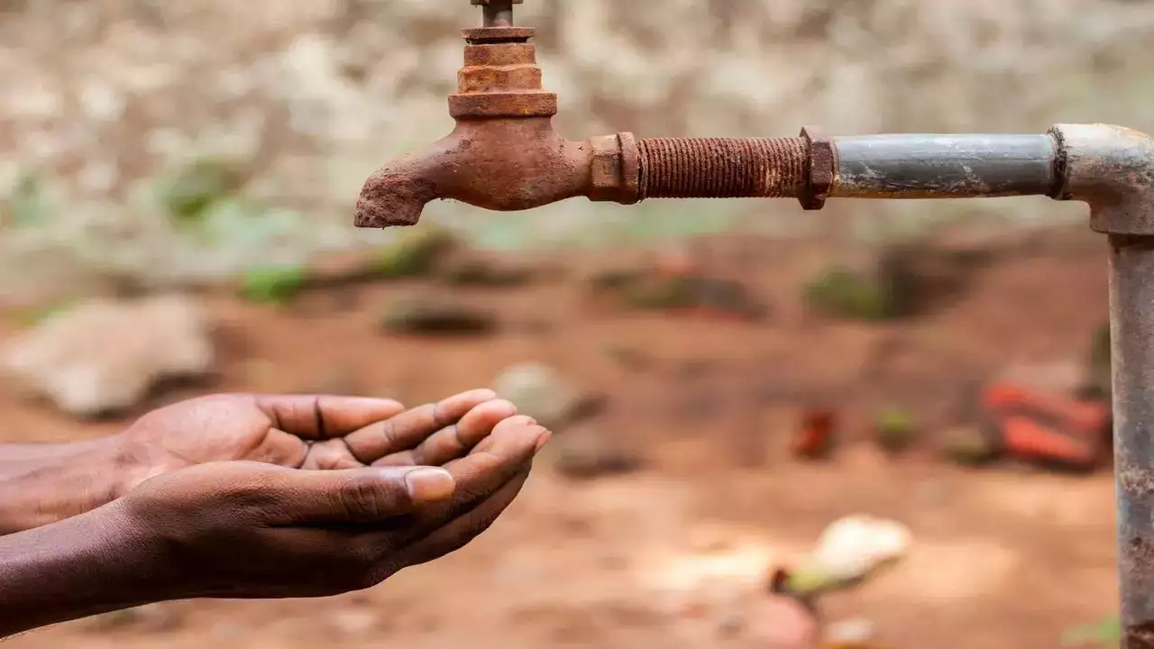 नल कनेक्शन मिला लेकिन पानी नहीं : कर्नाटक के आदिवासियों को आधे-अधूरे प्रलोभनों से फुसला रहे नेता