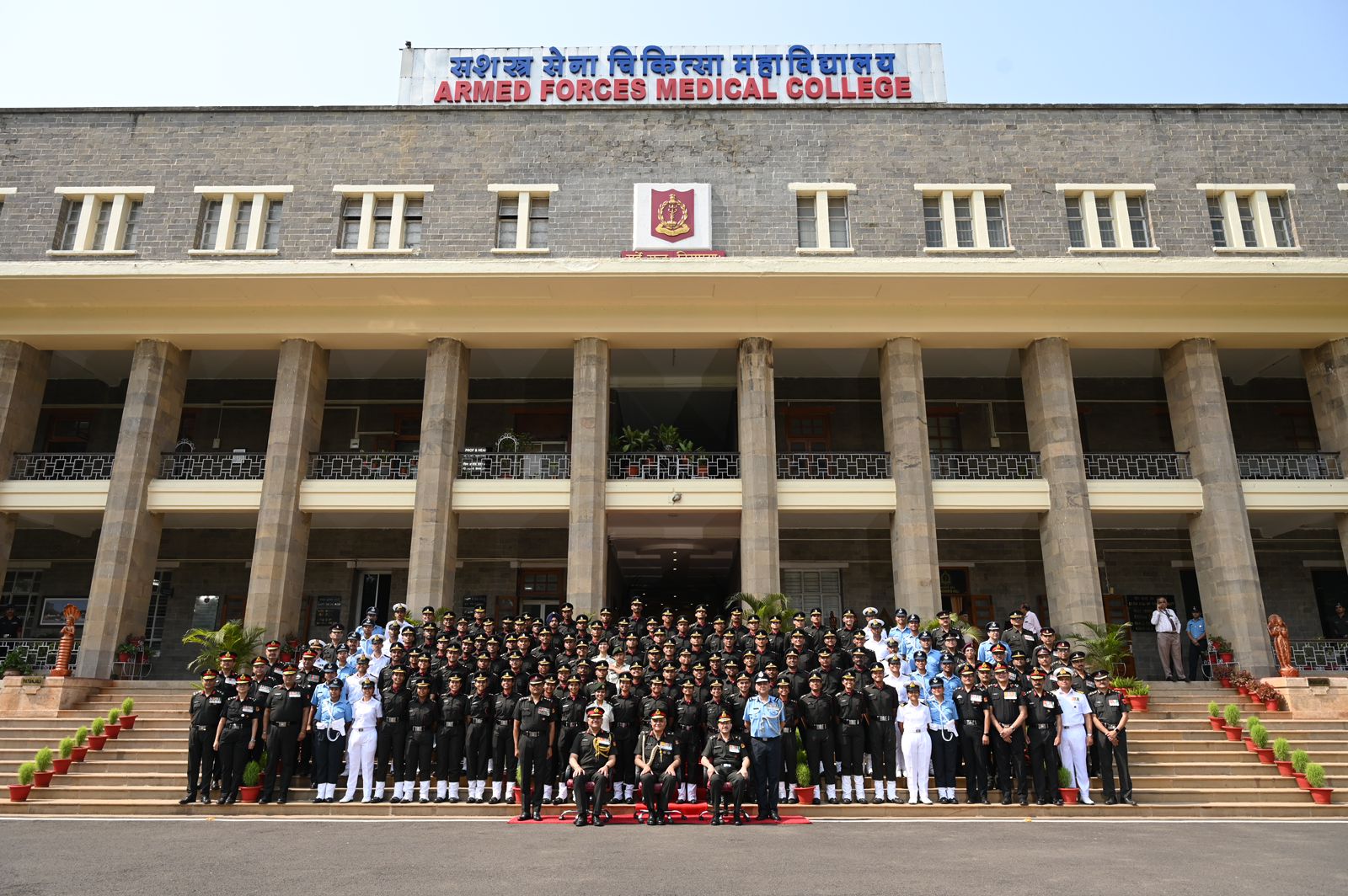 एएफएमसी पुणे के 58वें बैच के 112 मेडिकल स्नातकों को सशस्त्र बलों में शामिल किया गया