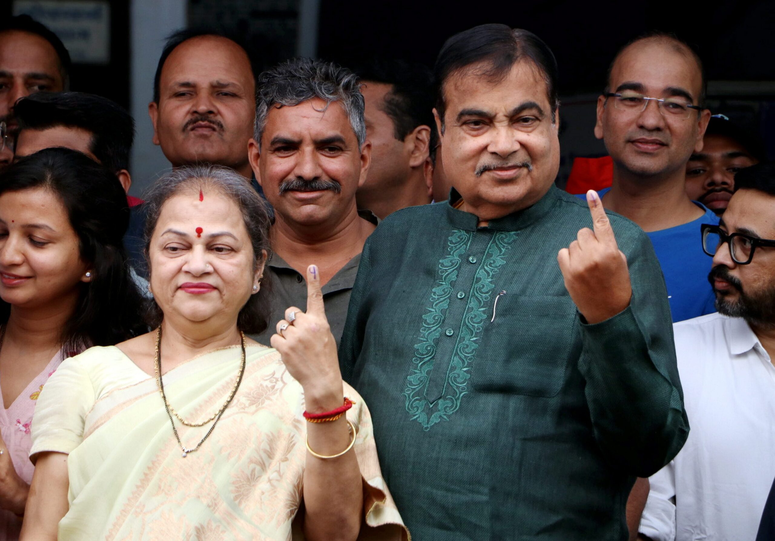 गडकरी ने नागपुर में मतदान किया, बड़े अंतर से जीत का भरोसा जताया
