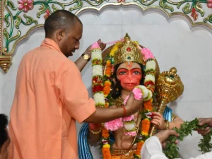 cm-yogi-hanuman-jayanti