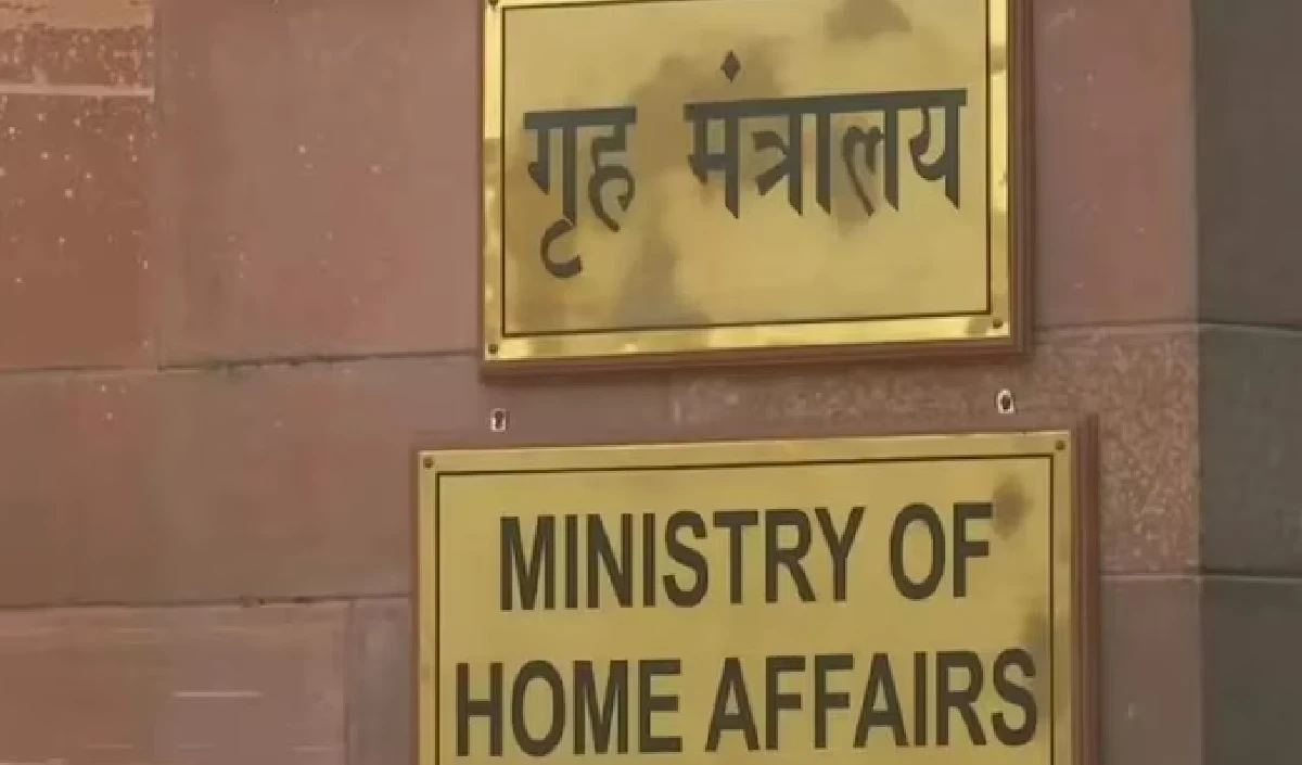 केंद्रीय गृह मंत्रालय ने ‘अनियमितताओं’ के लिए दिल्ली विधानसभा सचिव को निलंबित किया