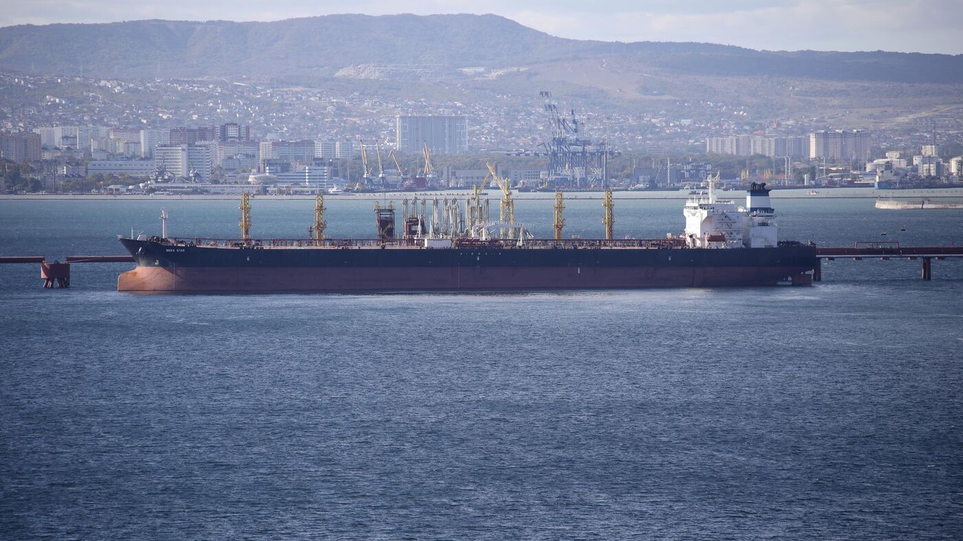 तीन रूसी कंपनियों को टैंकरों का समुद्री बीमा करने की मंजूरी मिली
