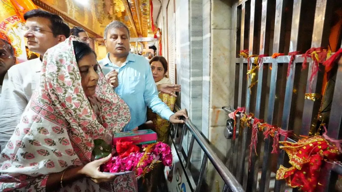 दिल्ली के मुख्यमंत्री केजरीवाल की पत्नी सुनीता ने हनुमान जयंती पर पूजा अर्चना की