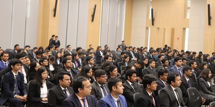 आईआईएम नागपुर में स्नातक एमबीए पाठ्यक्रम के छात्रों में 43 प्रतिशत छात्राएं