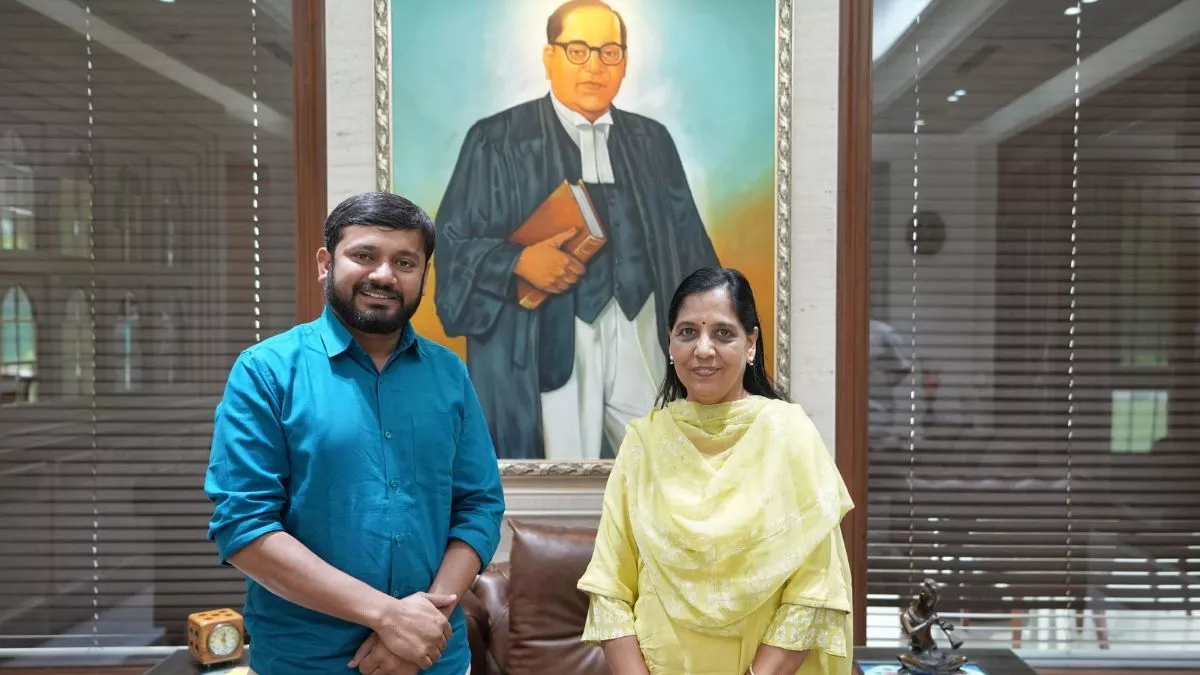 उत्तर-पूर्वी दिल्ली से कांग्रेस के उम्मीदवार कन्हैया ने की अरविंद केजरीवाल की पत्नी से मुलाकात