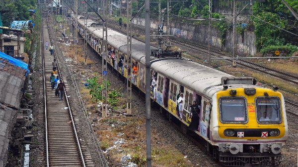 मुंबई: तापमान बढ़ने से वातानुकूलित लोकल रेलगाड़ियों की मांग बढ़ी