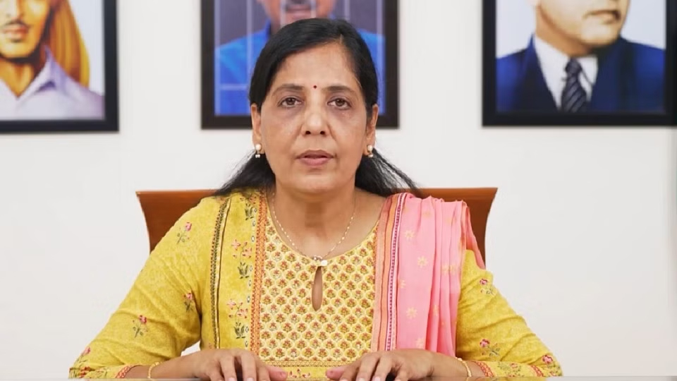 मुख्यमंत्री को उनकी आवाज दबाने के लिए चुनाव से पहले जेल भेजा गया : सुनीता केजरीवाल
