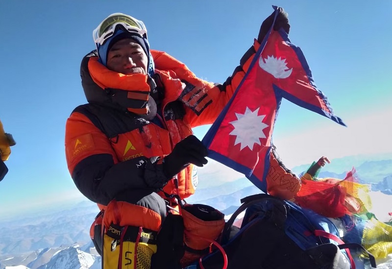 नेपाल के पर्वतारोही कामी रीता शेरपा ने 29वीं बार माउंट एवरेस्ट पर चढ़ाई कर अपना ही रिकॉर्ड तोड़ा