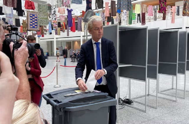 यूरोपीय संघ के चार दिन तक चलने वाले चुनाव की शुरुआत नीदरलैंड में मतदान के साथ हुई