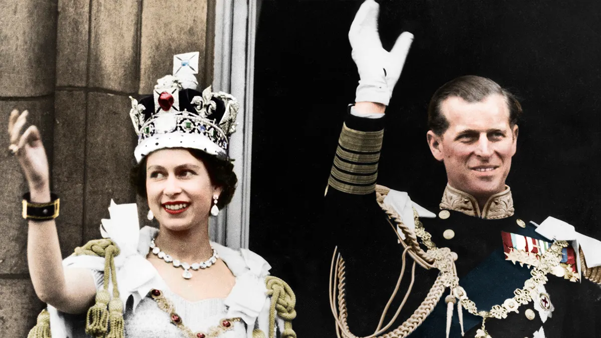 दो जून : ब्रिटेन की महारानी एलिजाबेथ द्वितीय की ताजपोशी