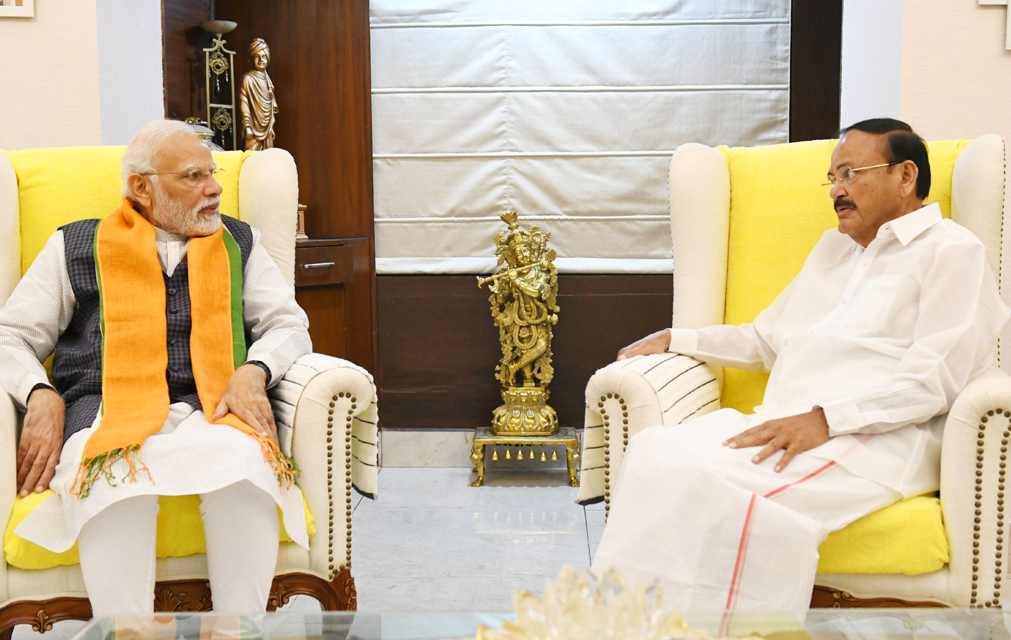 प्रधानमंत्री मोदी ने पूर्व उपराष्ट्रपति वेंकैया नायडू से मुलाकात की